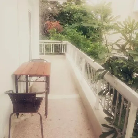 Apartment 3 By The - Free Parking *