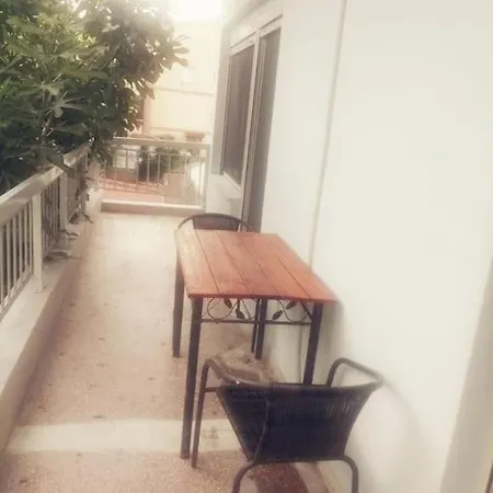 3 By The - Free Parking Daire *